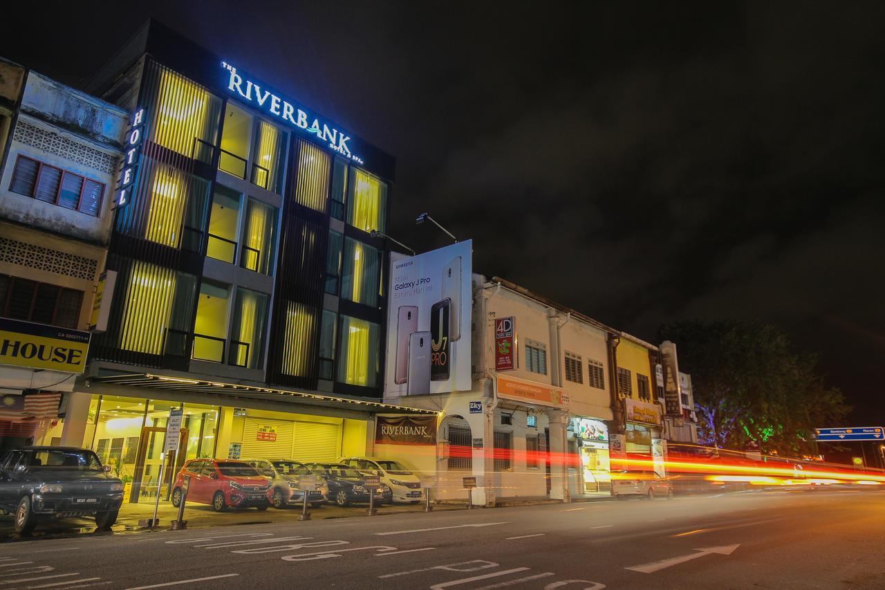 The Riverbank Hotel Kuantan Exterior photo